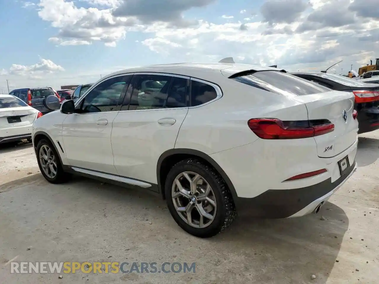 2 Photograph of a damaged car 5UX2V1C09M9F43085 BMW X4 2021