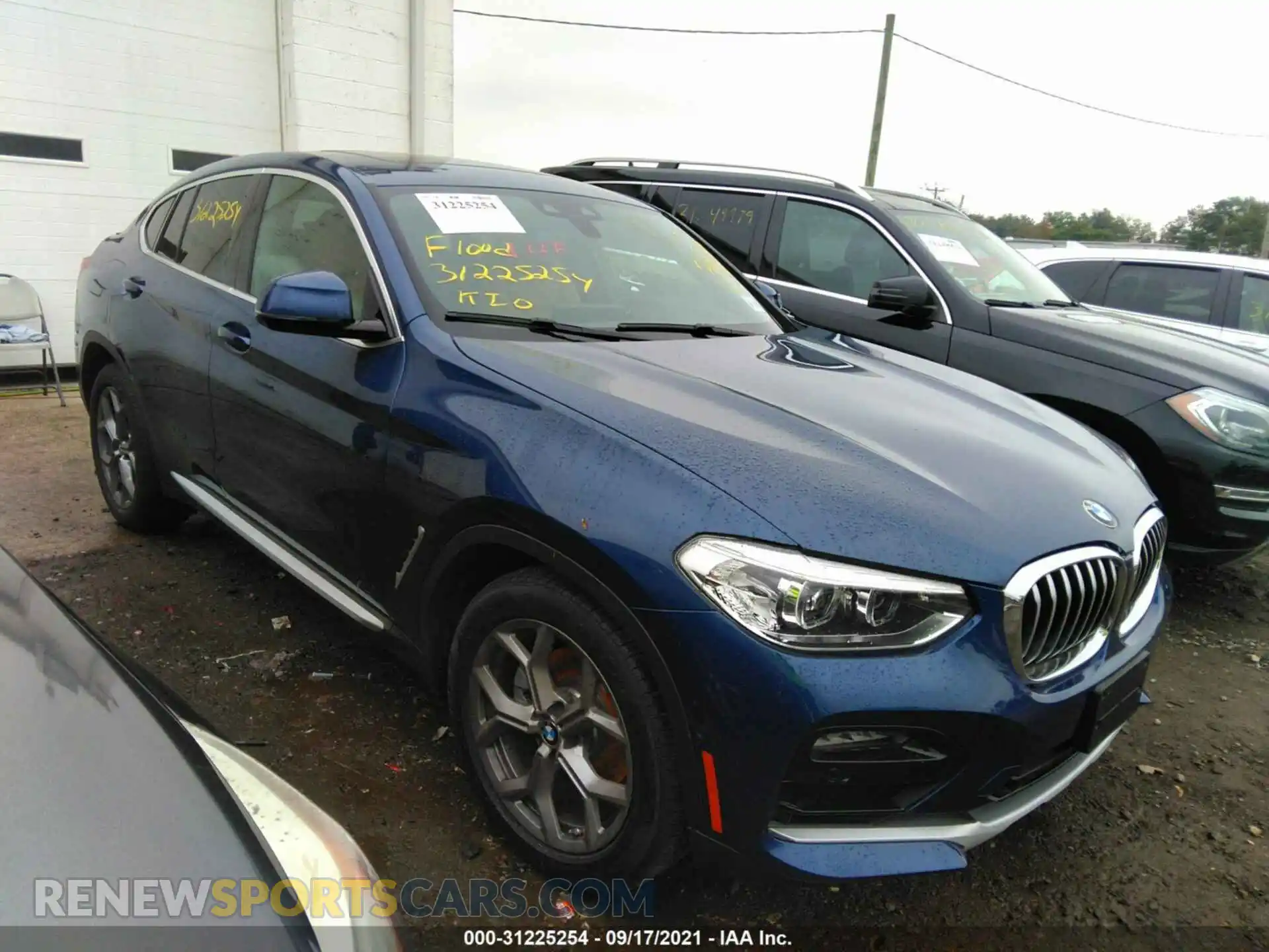 1 Photograph of a damaged car 5UX2V1C09M9G83881 BMW X4 2021