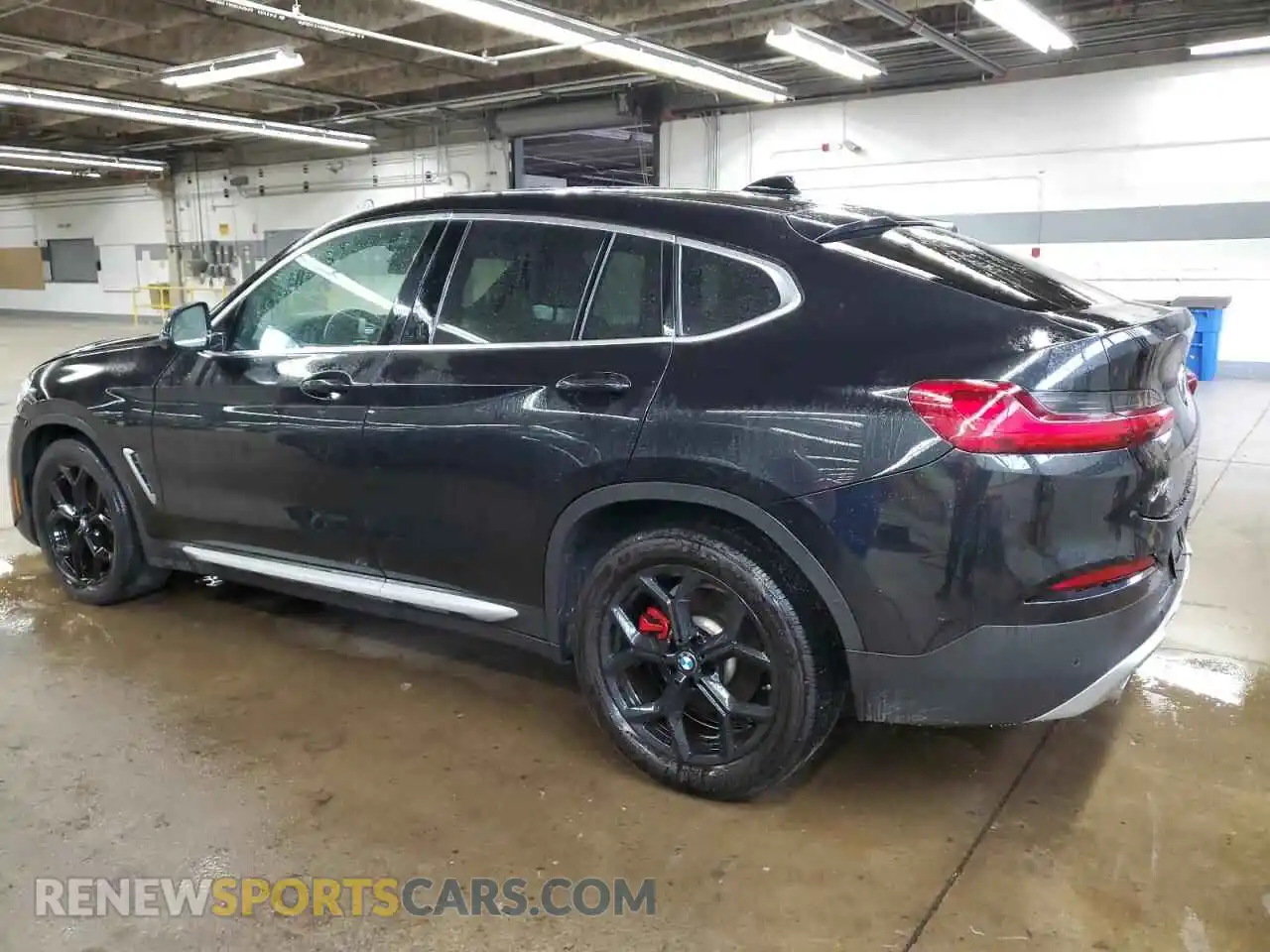 2 Photograph of a damaged car 5UX2V1C09M9G91401 BMW X4 2021