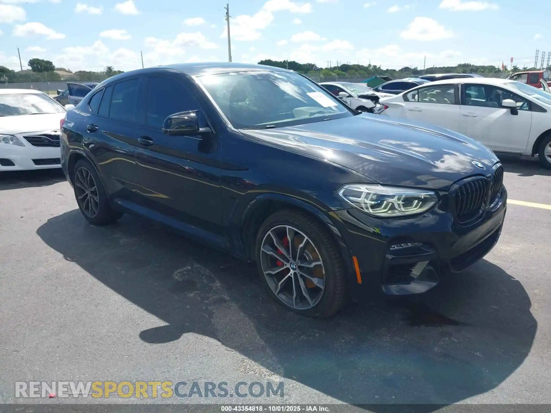 1 Photograph of a damaged car 5UX2V5C00M9F61160 BMW X4 2021