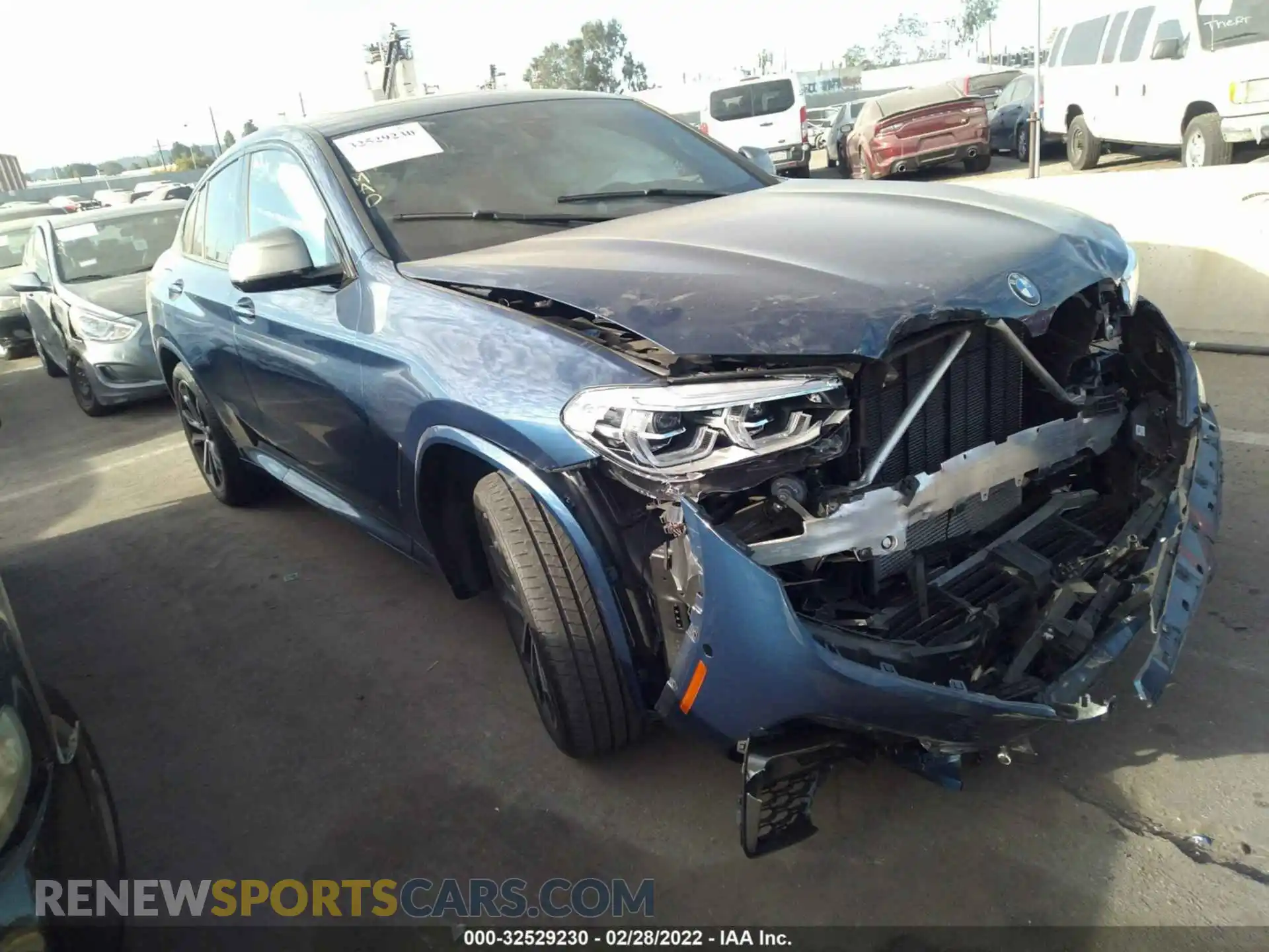 1 Photograph of a damaged car 5UX2V5C01M9E77610 BMW X4 2021