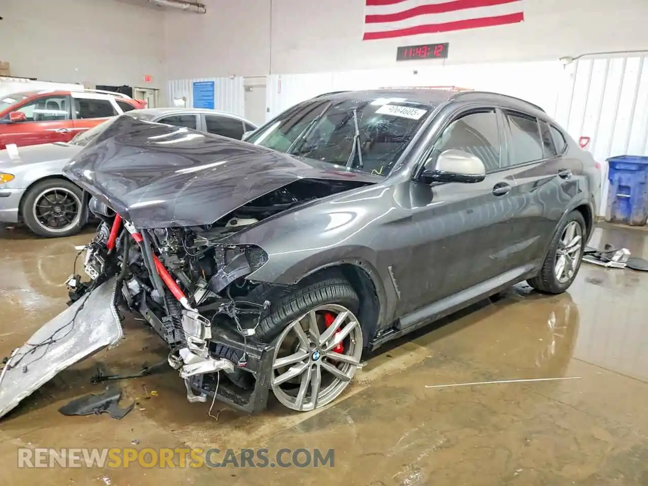 1 Photograph of a damaged car 5UX2V5C01M9H38122 BMW X4 2021