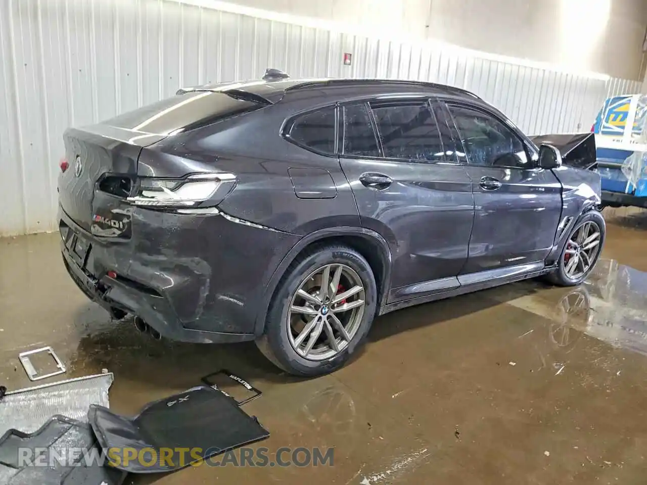 3 Photograph of a damaged car 5UX2V5C01M9H38122 BMW X4 2021