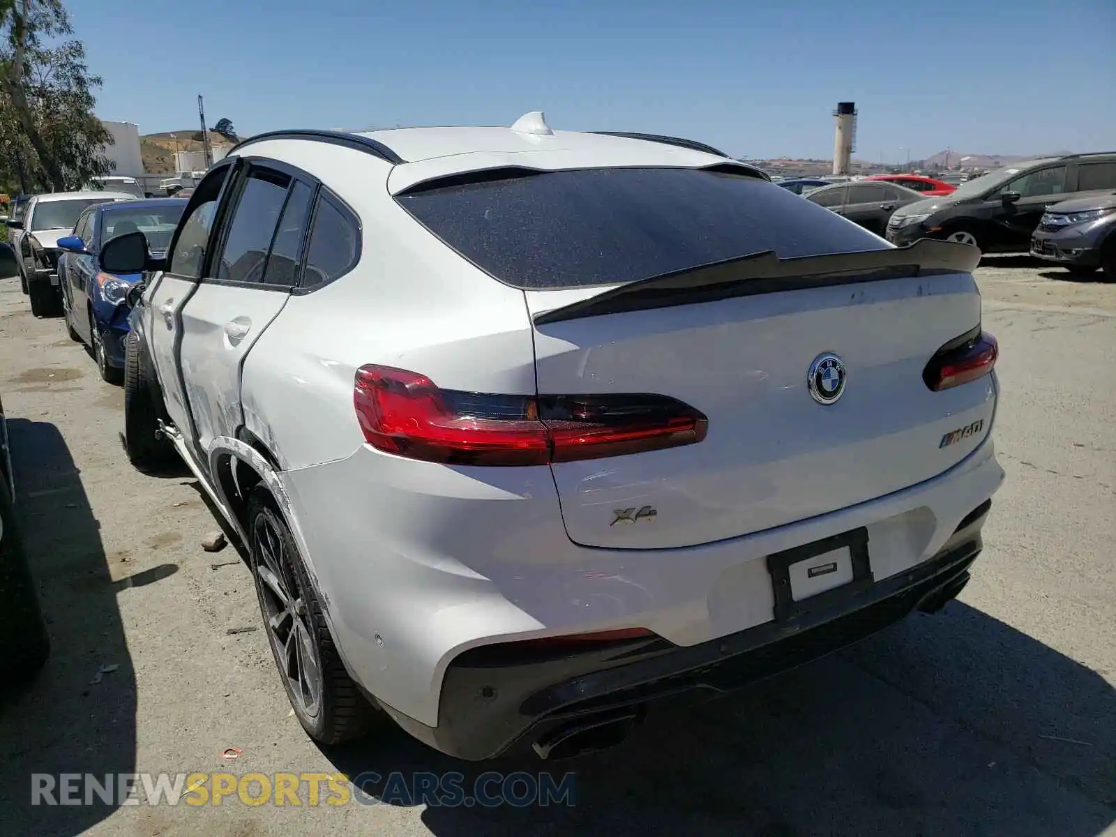 3 Photograph of a damaged car 5UX2V5C02M9E13737 BMW X4 2021