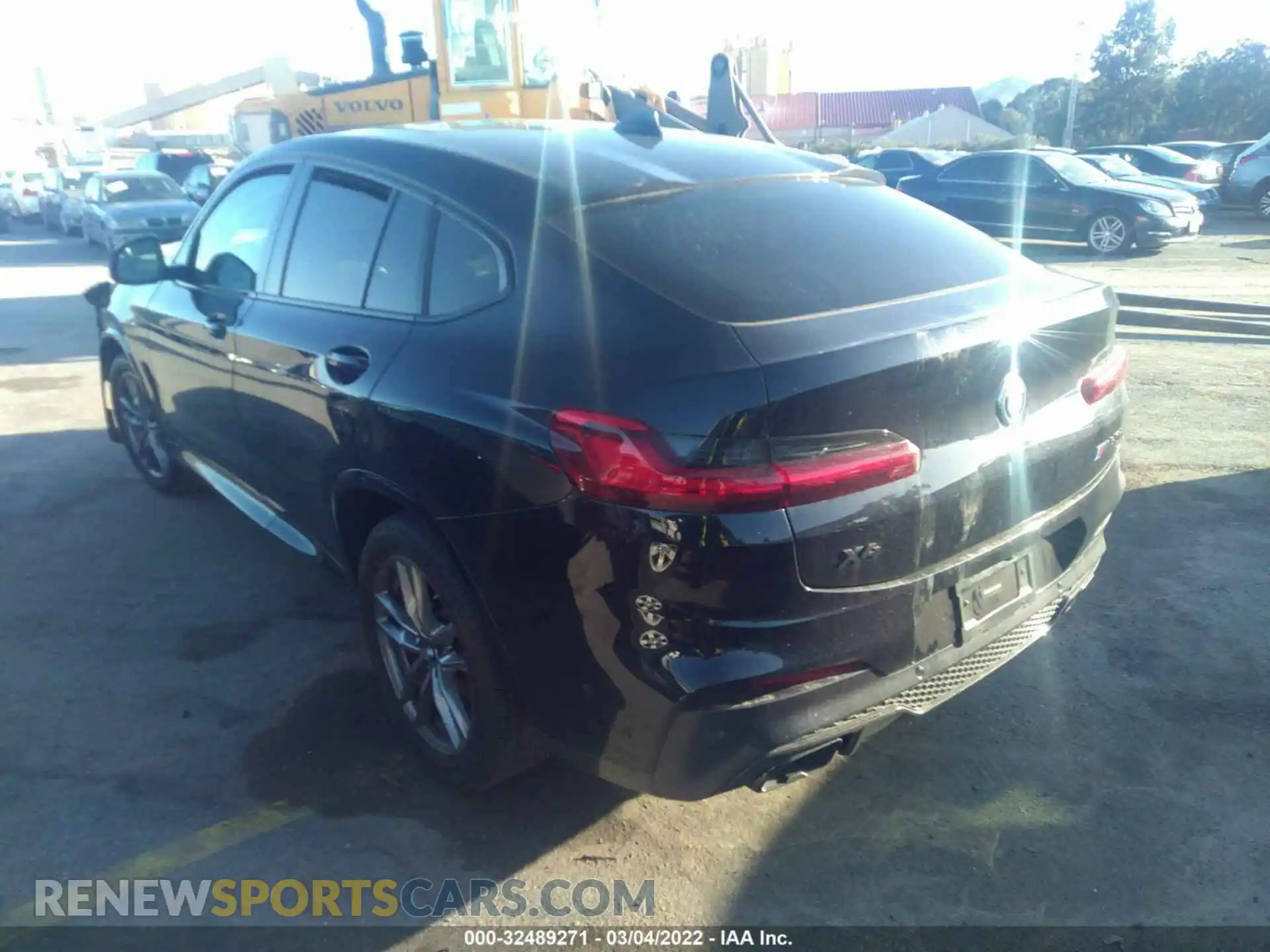 3 Photograph of a damaged car 5UX2V5C03M9F47897 BMW X4 2021