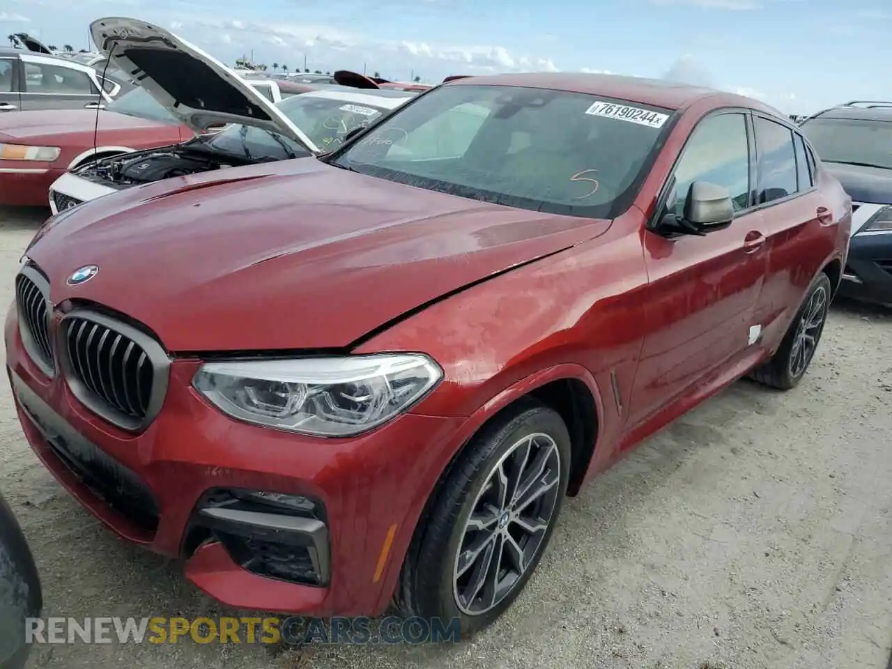 1 Photograph of a damaged car 5UX2V5C05M9F86300 BMW X4 2021