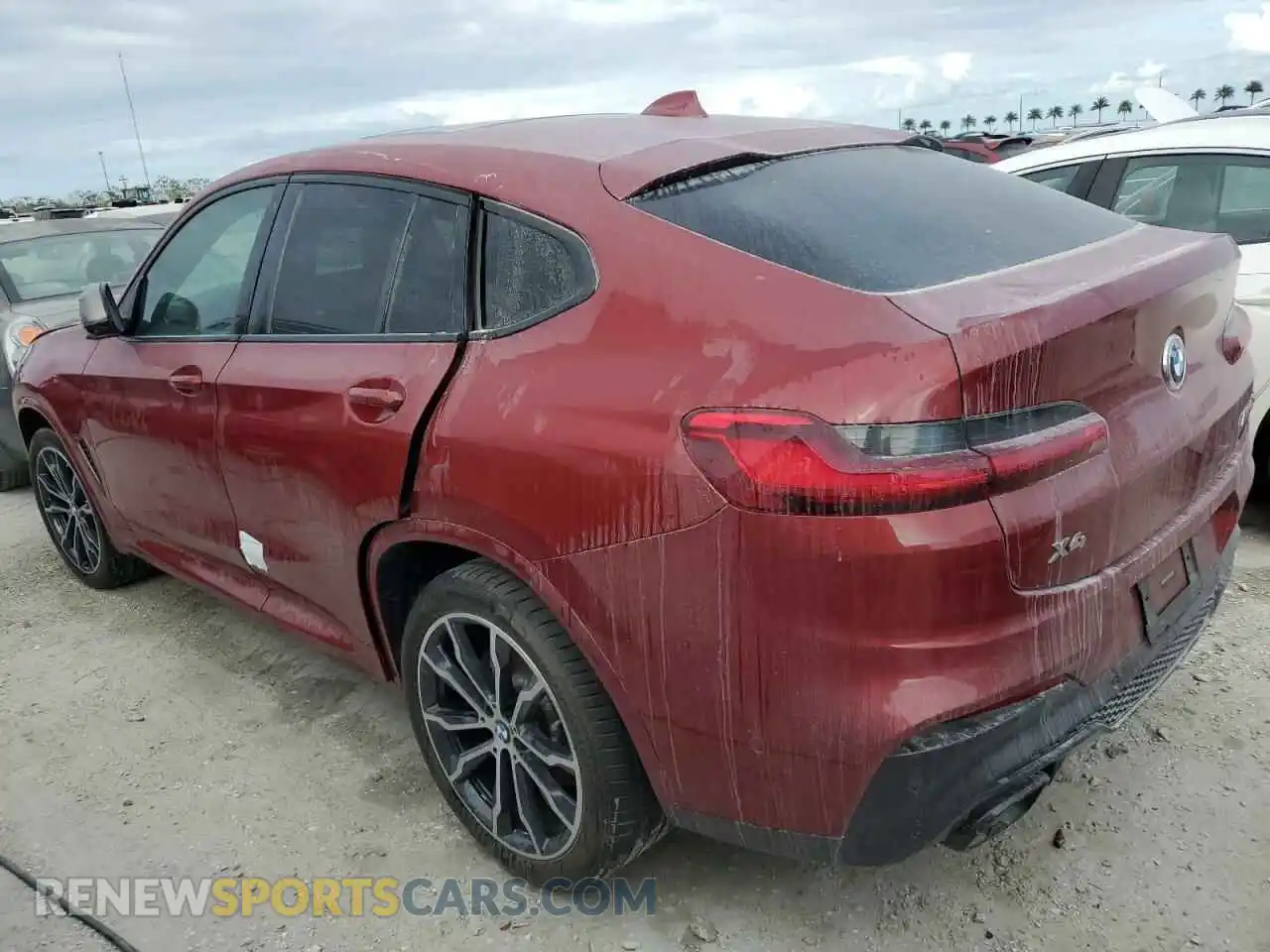 2 Photograph of a damaged car 5UX2V5C05M9F86300 BMW X4 2021