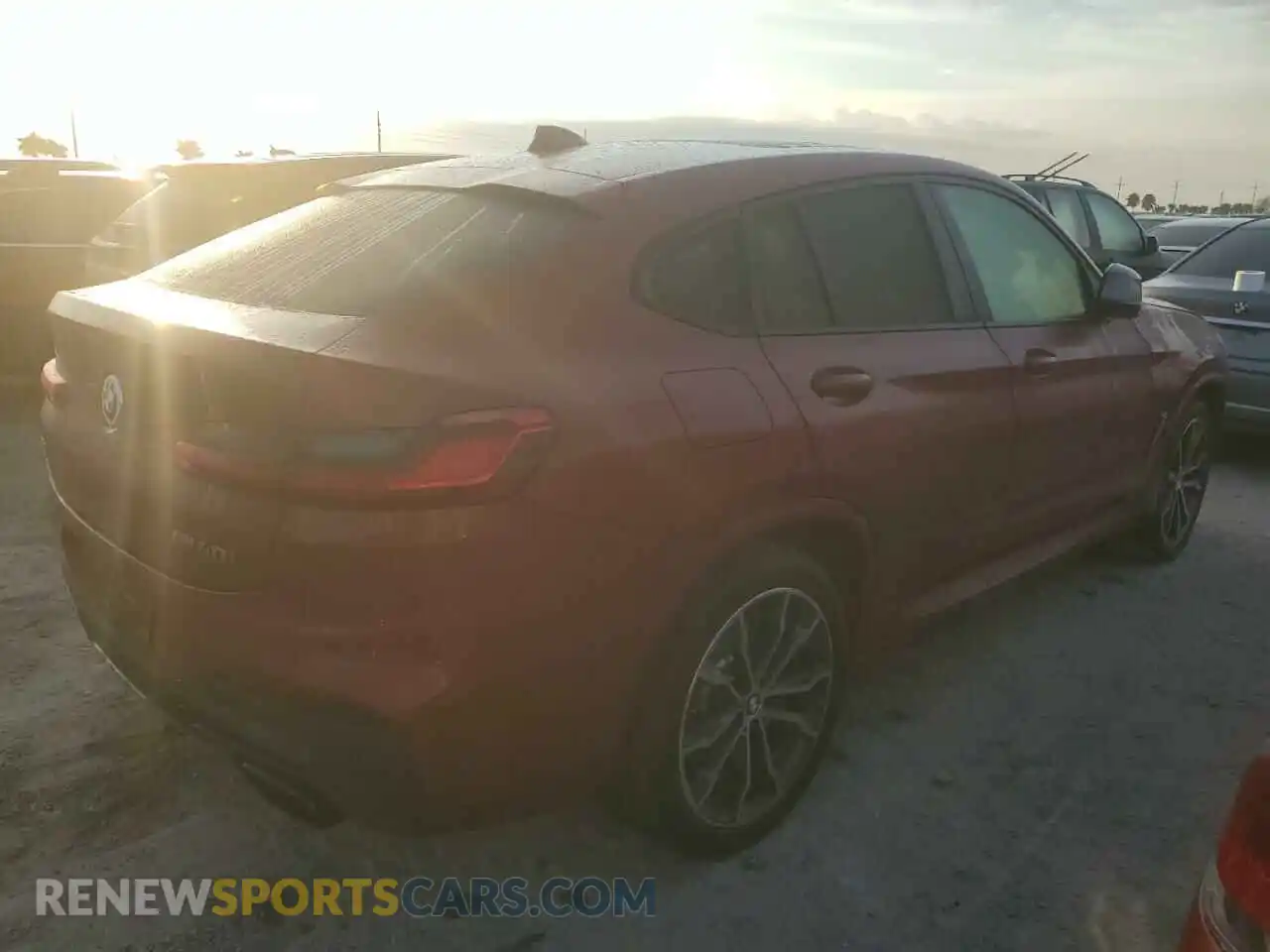 3 Photograph of a damaged car 5UX2V5C05M9F86300 BMW X4 2021