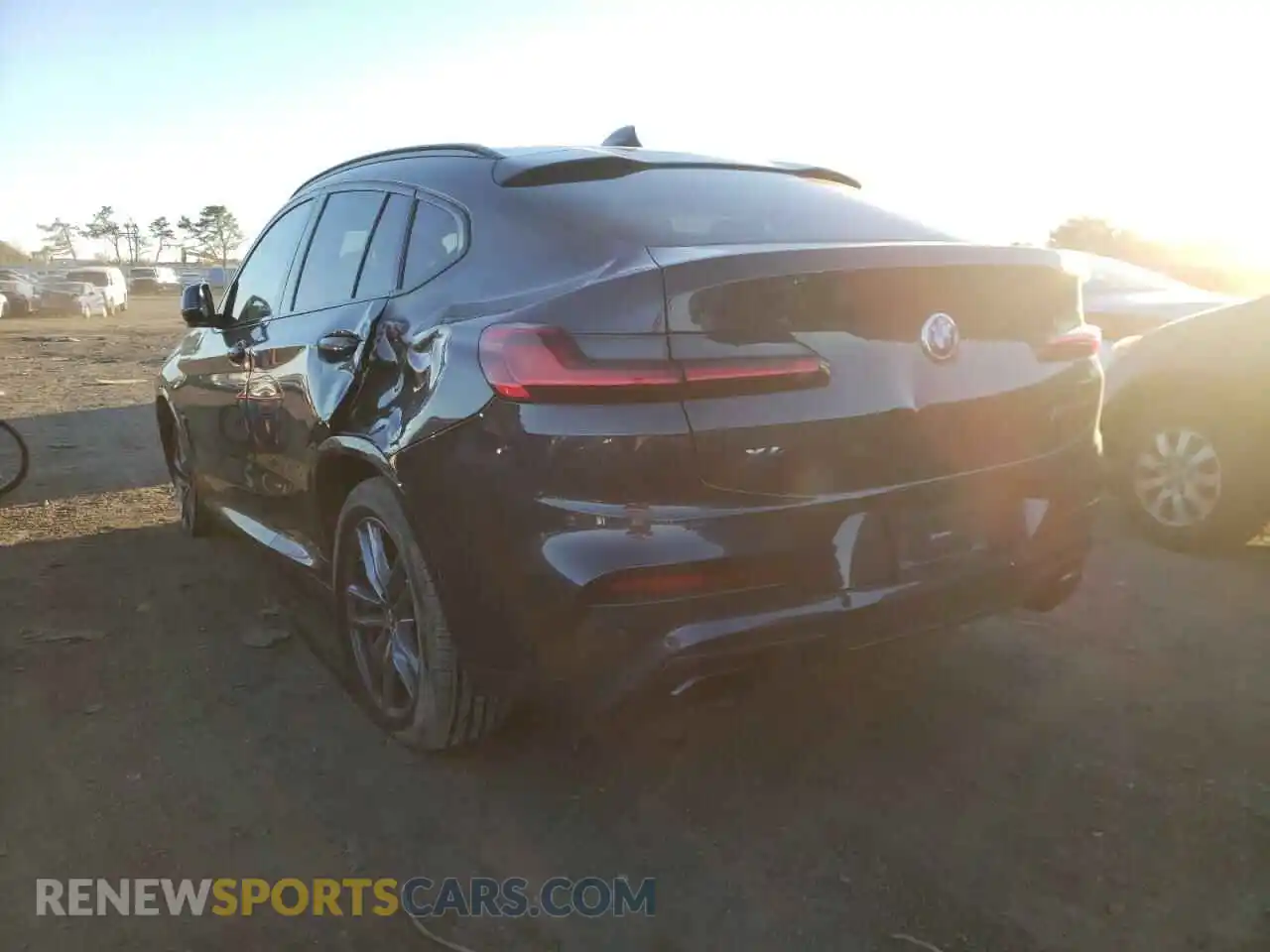 3 Photograph of a damaged car 5UX2V5C05M9H38379 BMW X4 2021