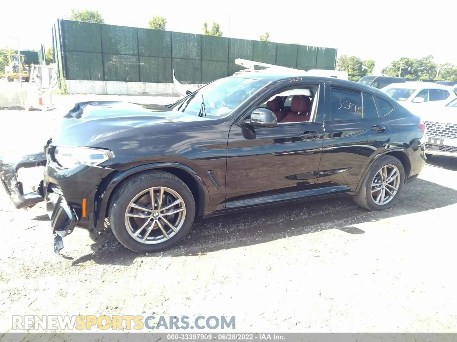 2 Photograph of a damaged car 5UX2V5C06M9D96649 BMW X4 2021