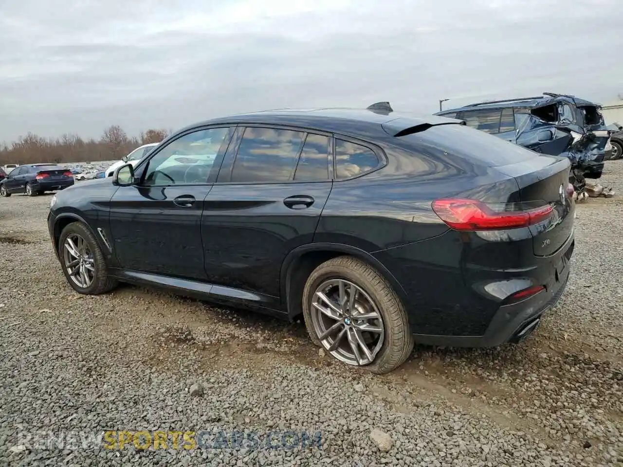 2 Photograph of a damaged car 5UX2V5C06M9E29536 BMW X4 2021