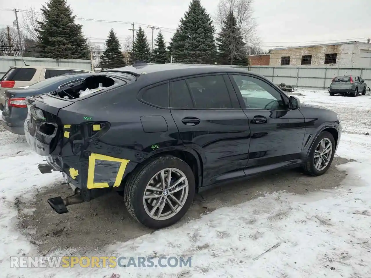3 Photograph of a damaged car 5UX2V5C06M9F70459 BMW X4 2021