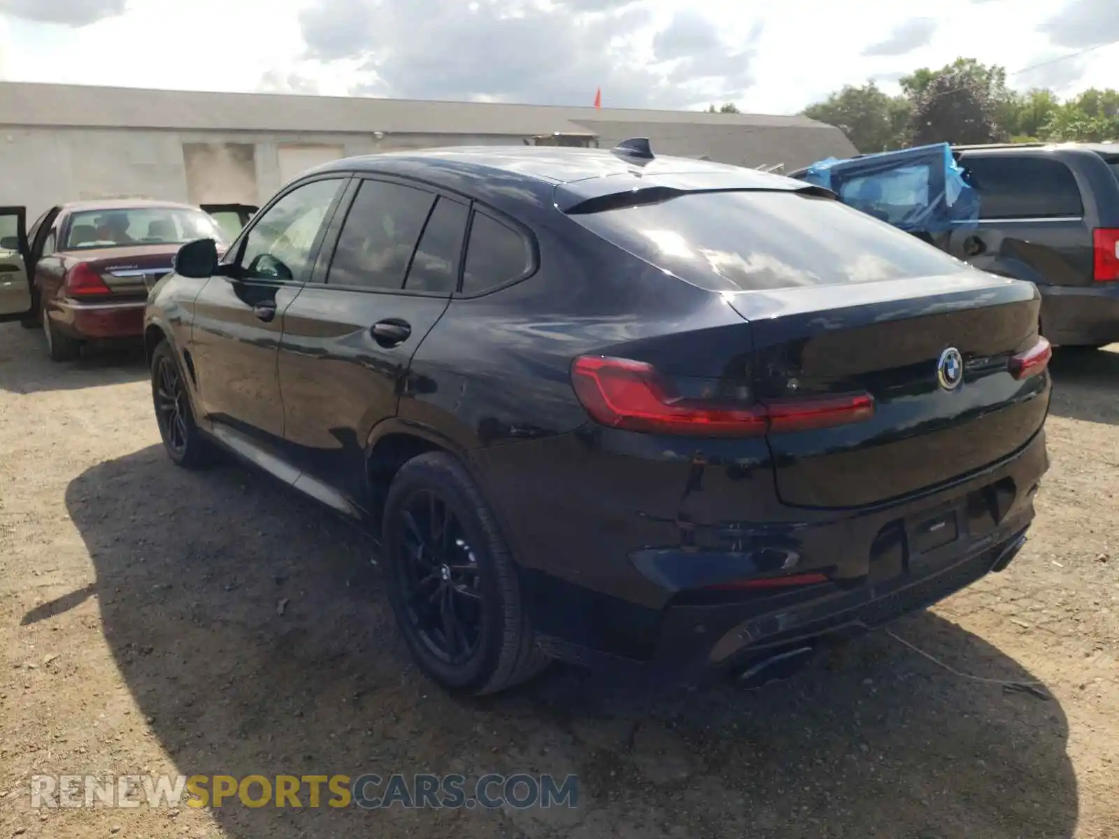 3 Photograph of a damaged car 5UX2V5C07M9E05049 BMW X4 2021