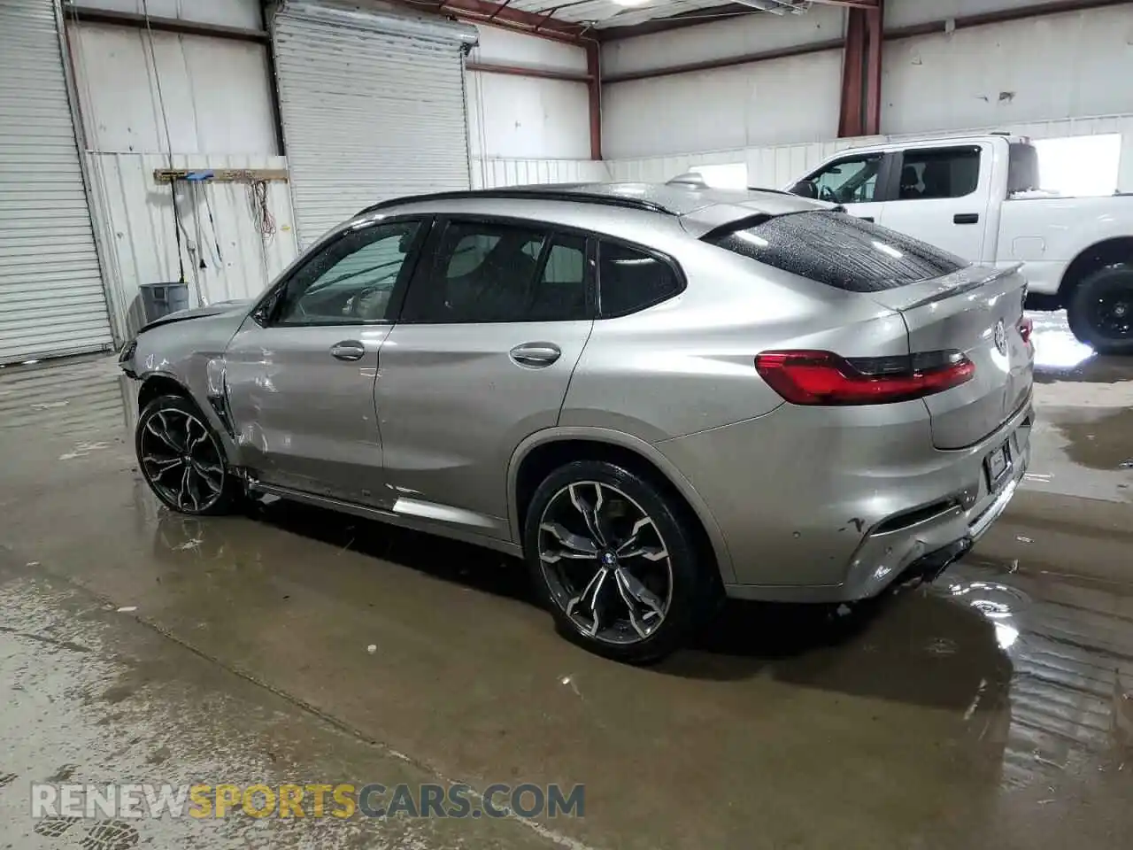 2 Photograph of a damaged car 5YMUJ0C05M9E04935 BMW X4 2021
