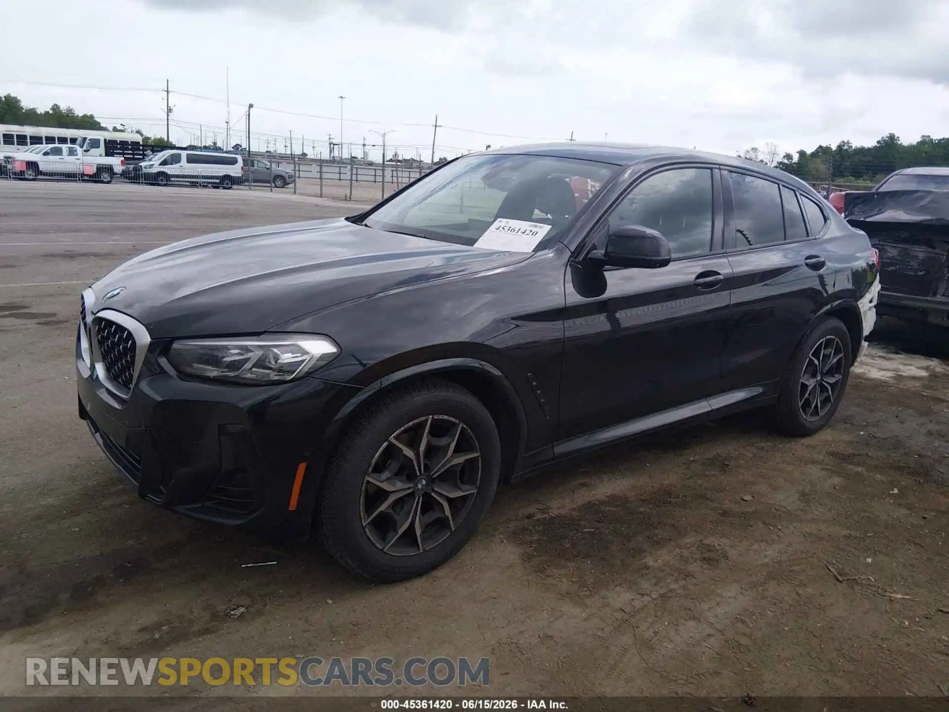 2 Photograph of a damaged car 5UX33DT00N9L32299 BMW X4 2022