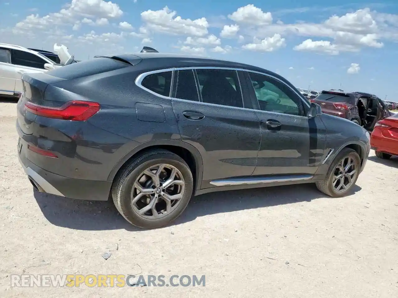 3 Photograph of a damaged car 5UX33DT01N9J71607 BMW X4 2022