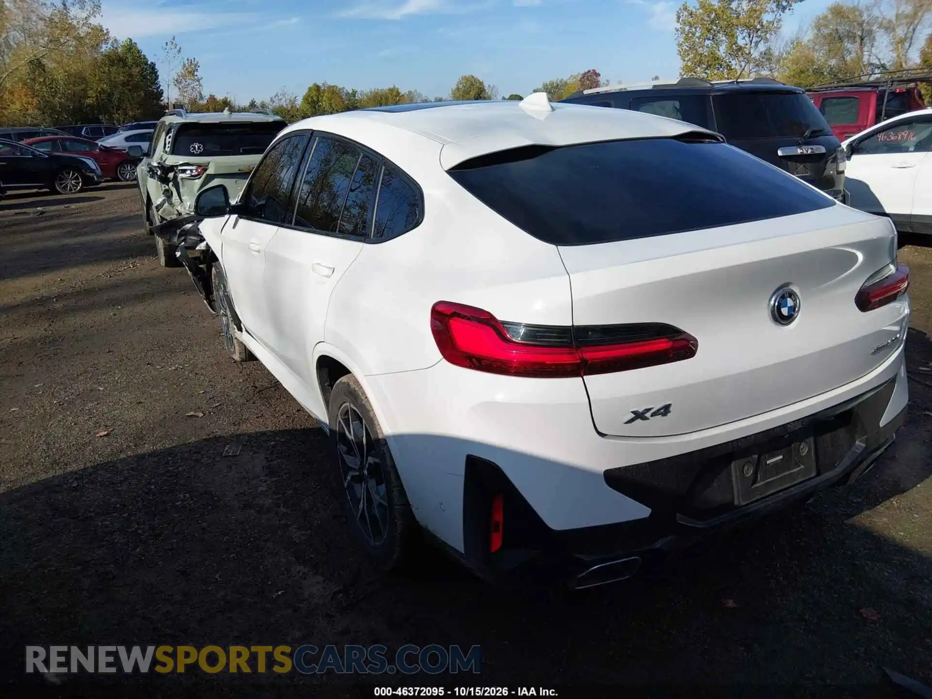 3 Photograph of a damaged car 5UX33DT01N9M13666 BMW X4 2022