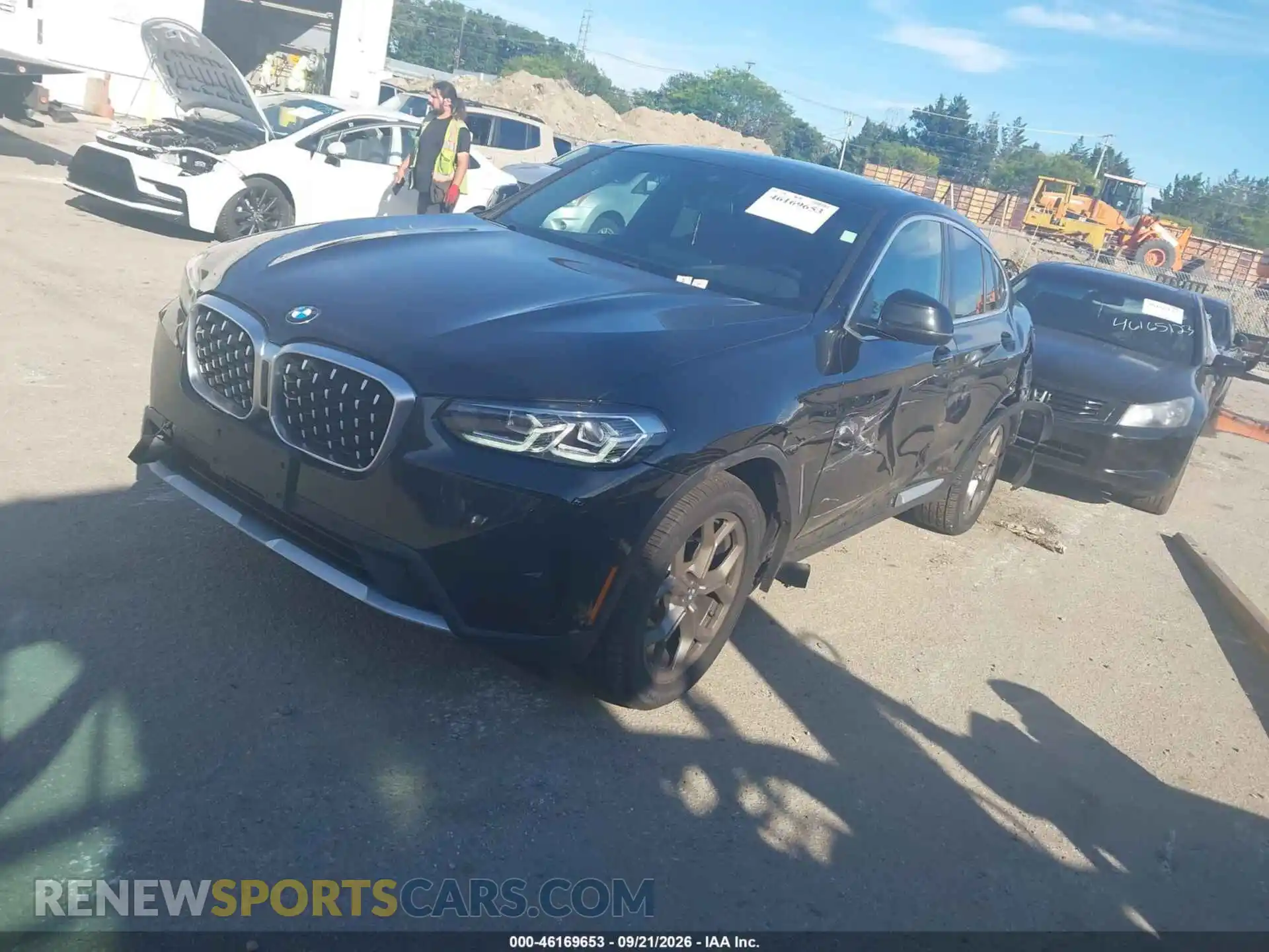 2 Photograph of a damaged car 5UX33DT02N9M34302 BMW X4 2022