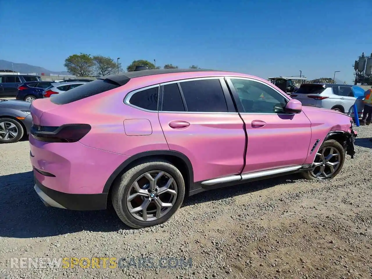 3 Photograph of a damaged car 5UX33DT02N9N05109 BMW X4 2022