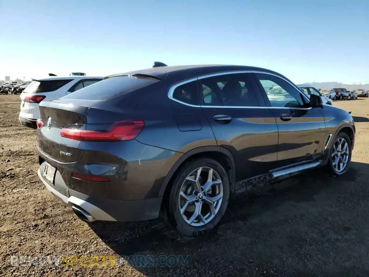 3 Photograph of a damaged car 5UX33DT04N9J71908 BMW X4 2022