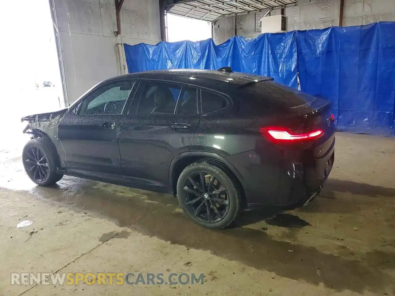 2 Photograph of a damaged car 5UX33DT04N9L25761 BMW X4 2022