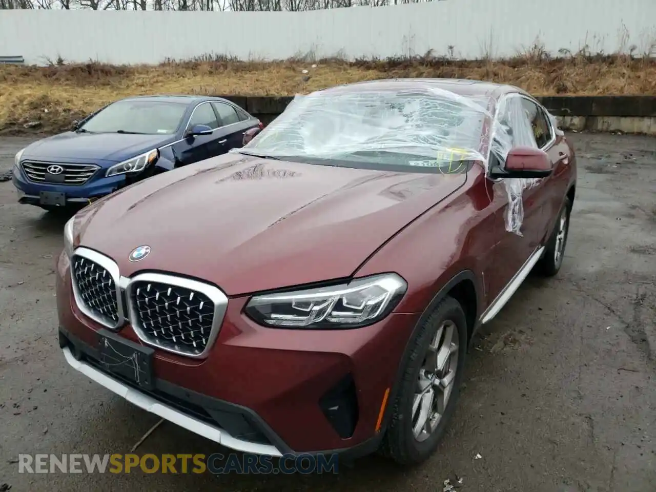 2 Photograph of a damaged car 5UX33DT05N9K27094 BMW X4 2022