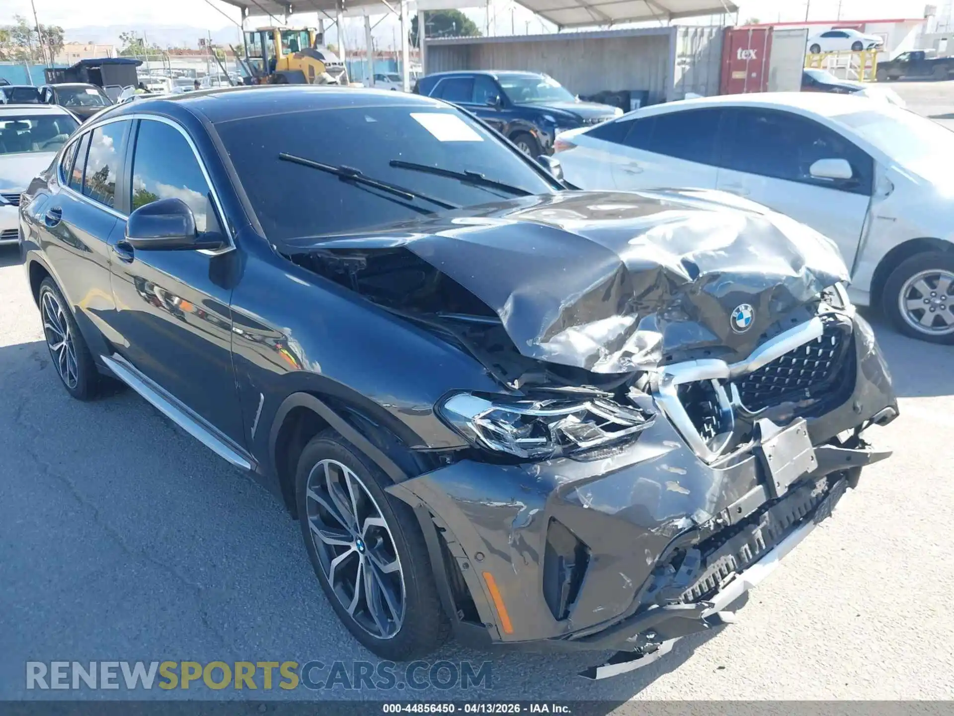 1 Photograph of a damaged car 5UX33DT06N9J37551 BMW X4 2022