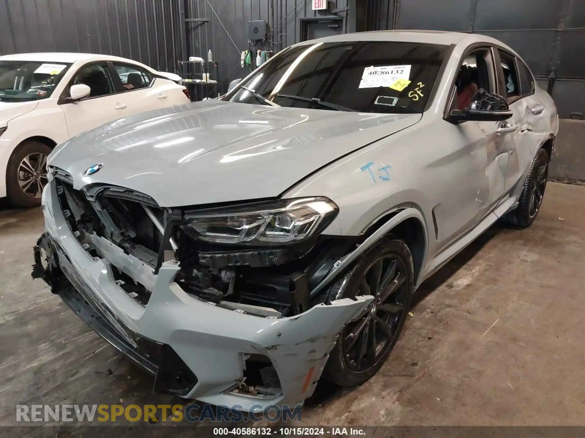 2 Photograph of a damaged car 5UX33DT06N9L51505 BMW X4 2022