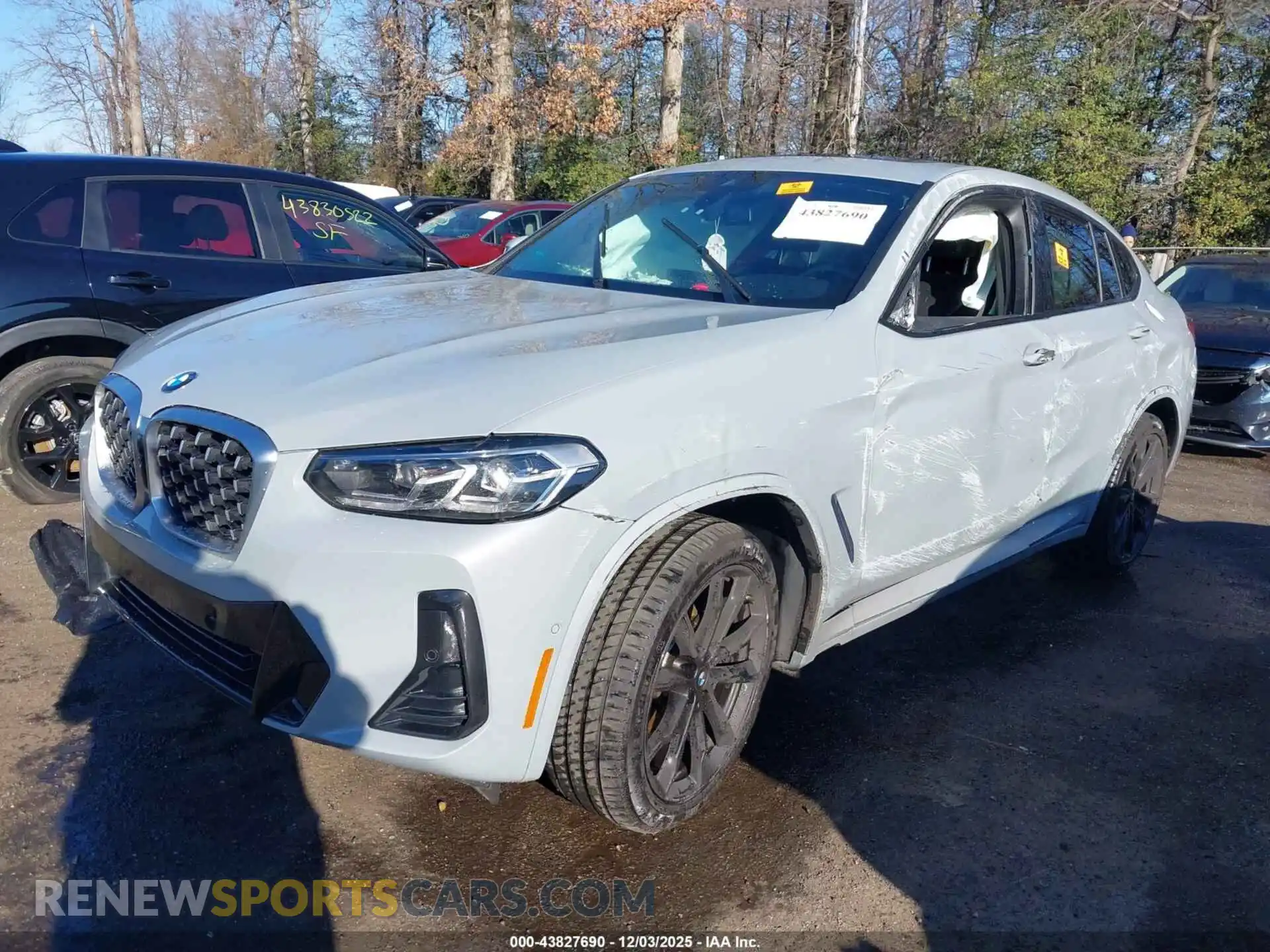 2 Photograph of a damaged car 5UX33DT07N9L25561 BMW X4 2022