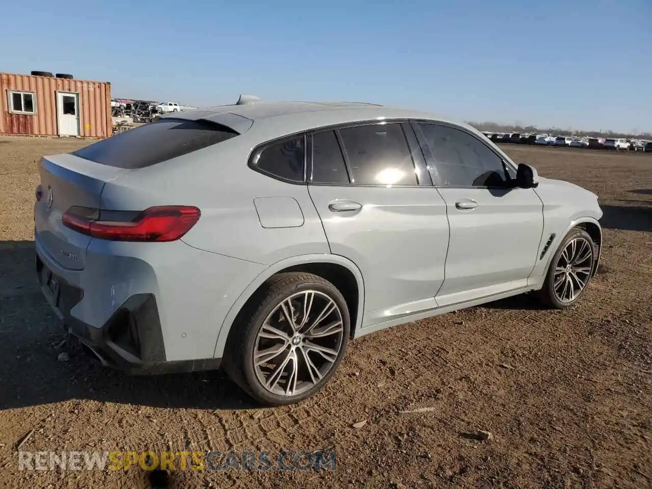 3 Photograph of a damaged car 5UX33DT07N9L98039 BMW X4 2022