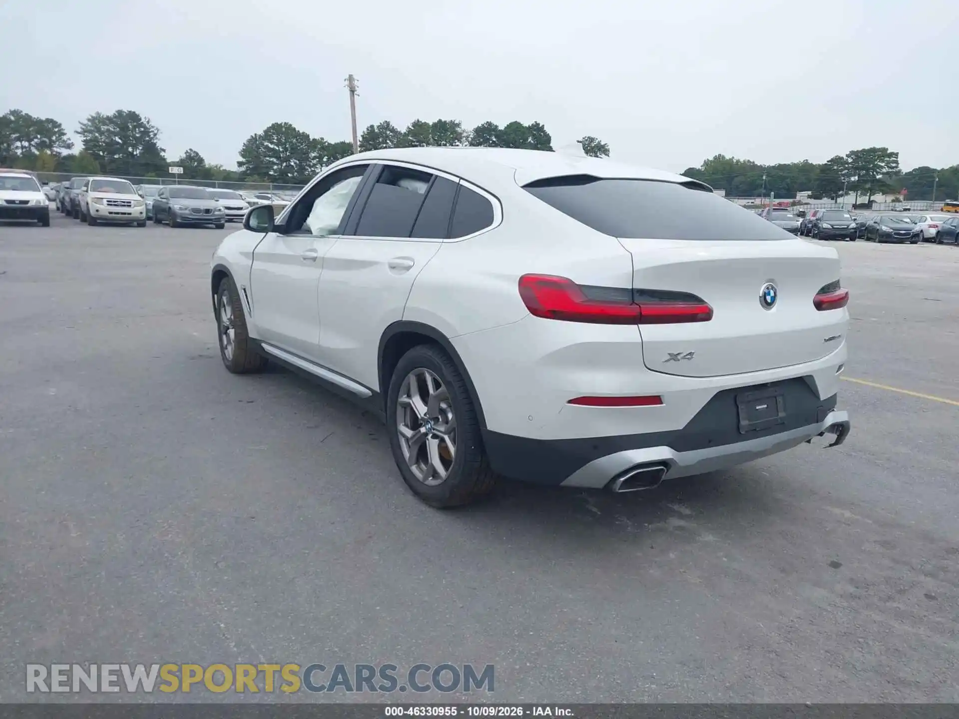 3 Photograph of a damaged car 5UX33DT07N9M86153 BMW X4 2022