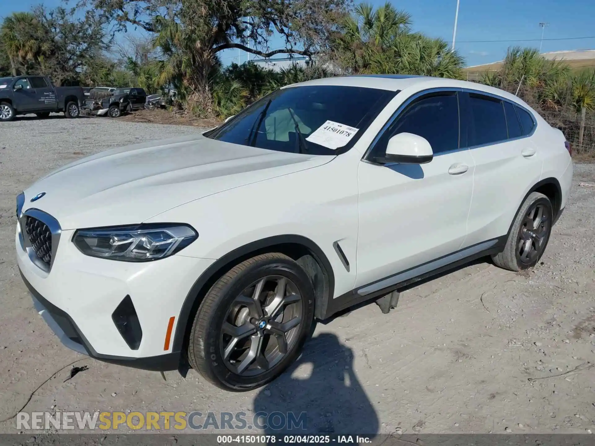 2 Photograph of a damaged car 5UX33DT08N9J69112 BMW X4 2022