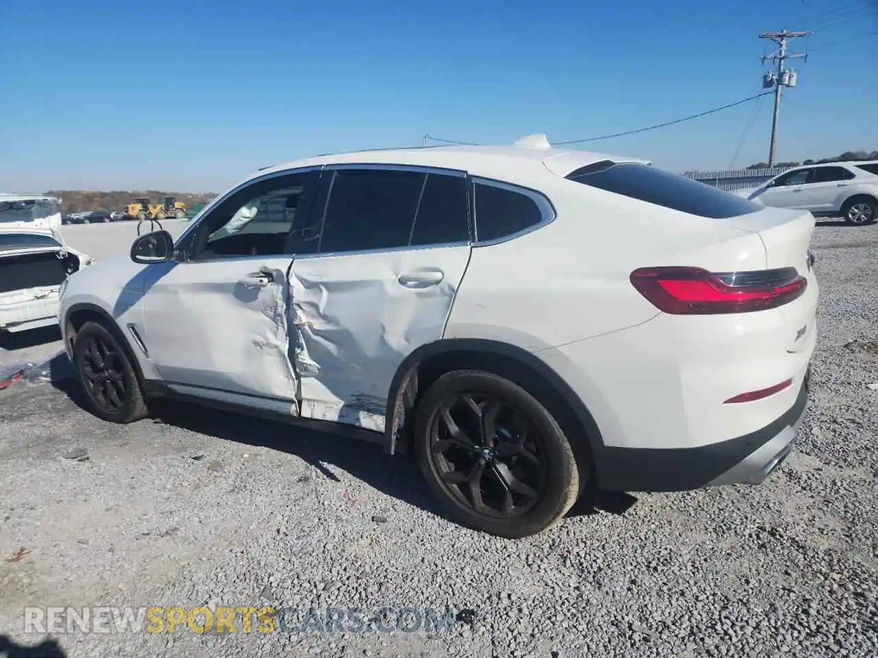 2 Photograph of a damaged car 5UX33DT08N9M15088 BMW X4 2022