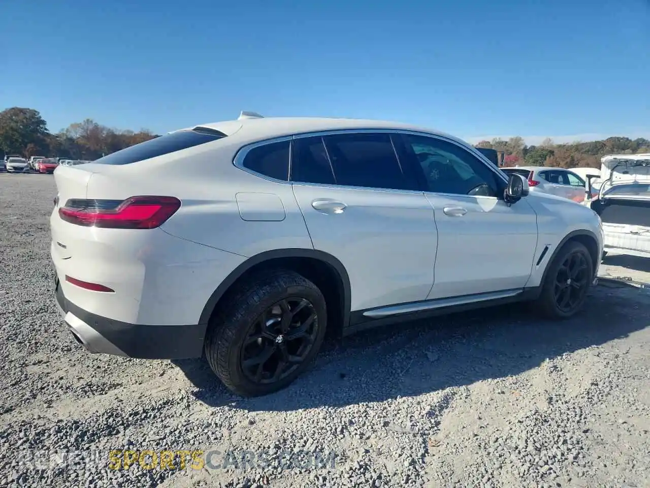 3 Photograph of a damaged car 5UX33DT08N9M15088 BMW X4 2022