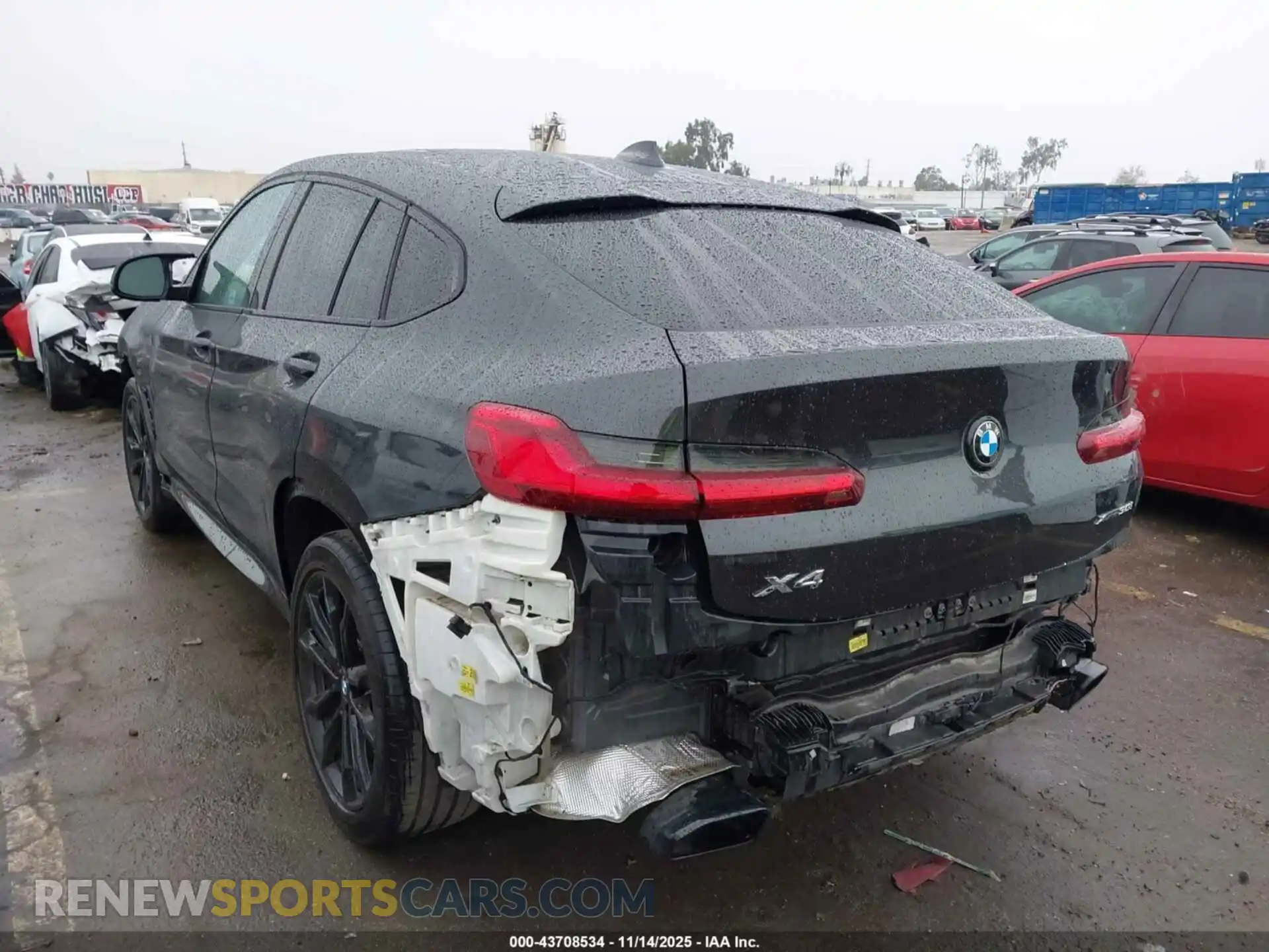 3 Photograph of a damaged car 5UX33DT09N9J09596 BMW X4 2022