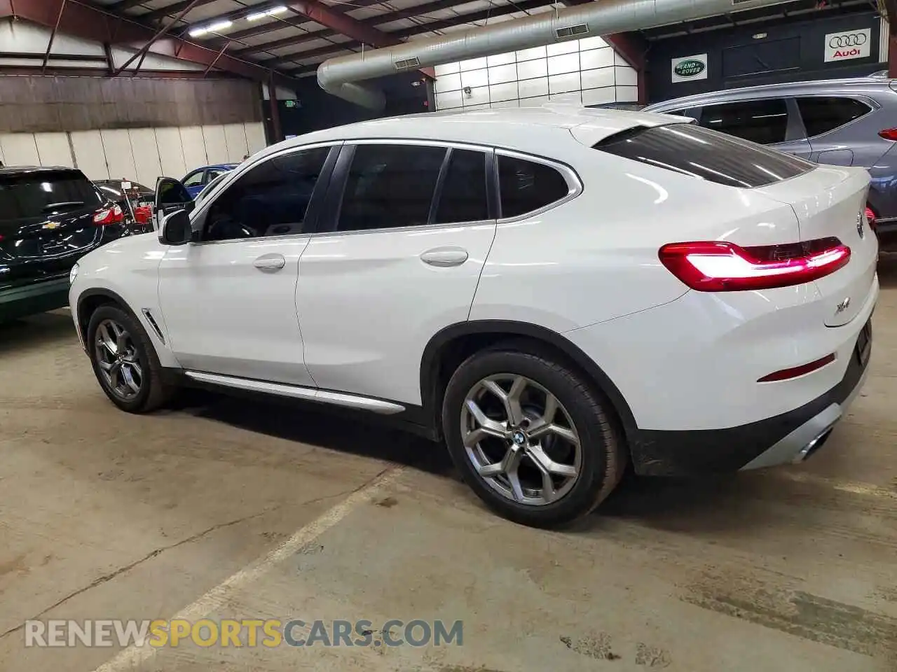 2 Photograph of a damaged car 5UX33DT09N9K12081 BMW X4 2022