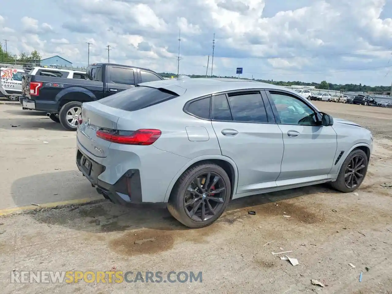 3 Photograph of a damaged car 5UX43DT01N9M50513 BMW X4 2022