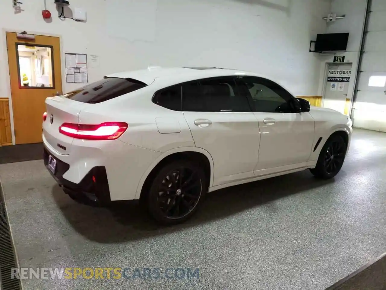 3 Фотография поврежденного автомобиля 5UX43DT02N9N25641 BMW X4 2022