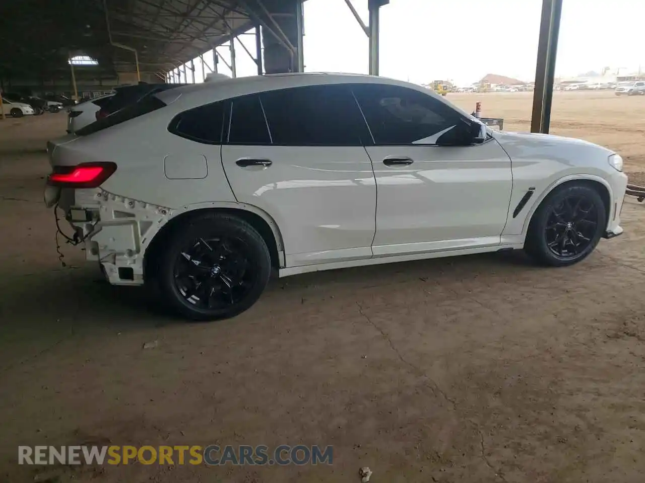 3 Photograph of a damaged car 5UX43DT05N9N25262 BMW X4 2022