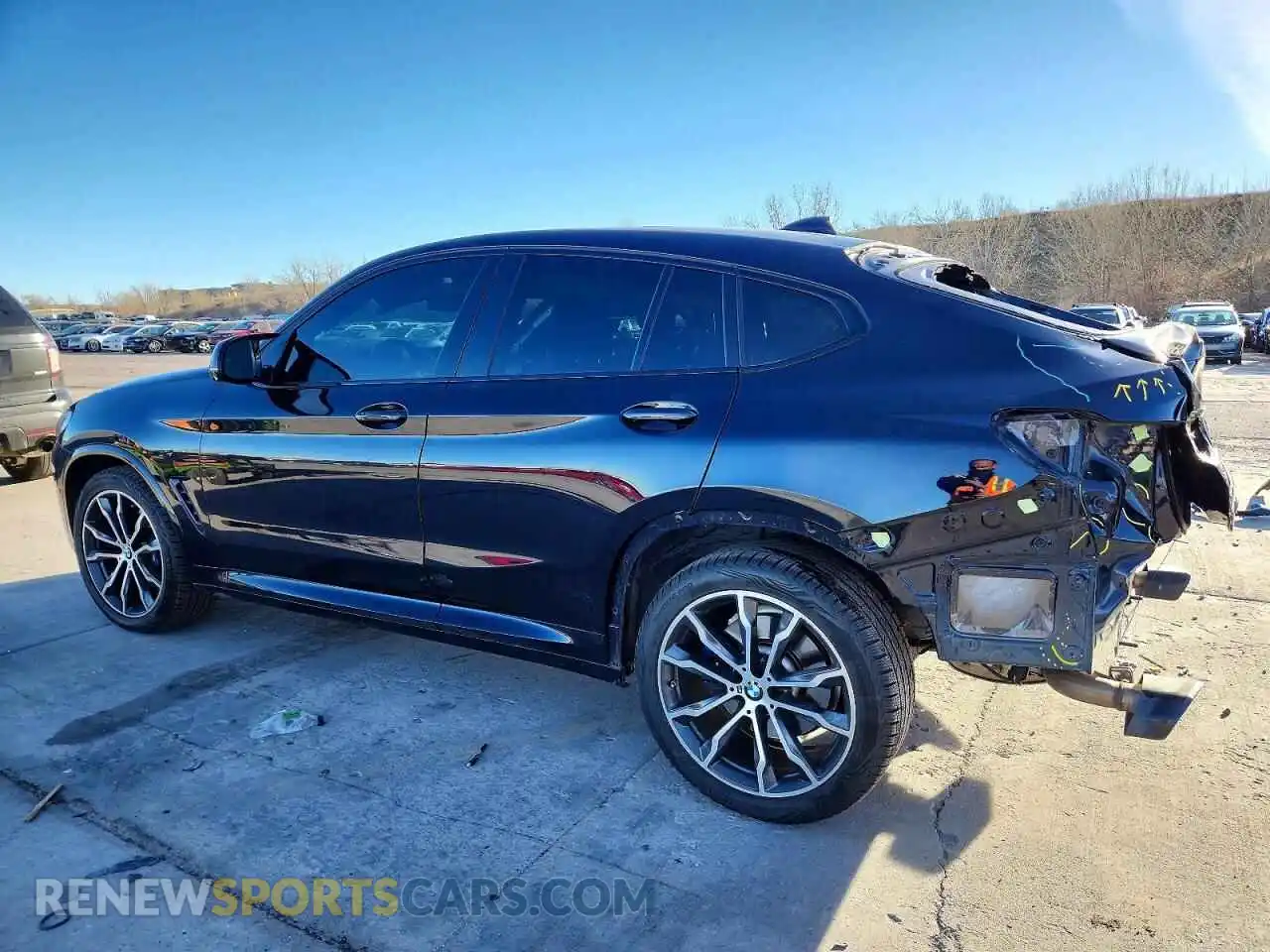 2 Photograph of a damaged car 5UX43DT08N9J25101 BMW X4 2022