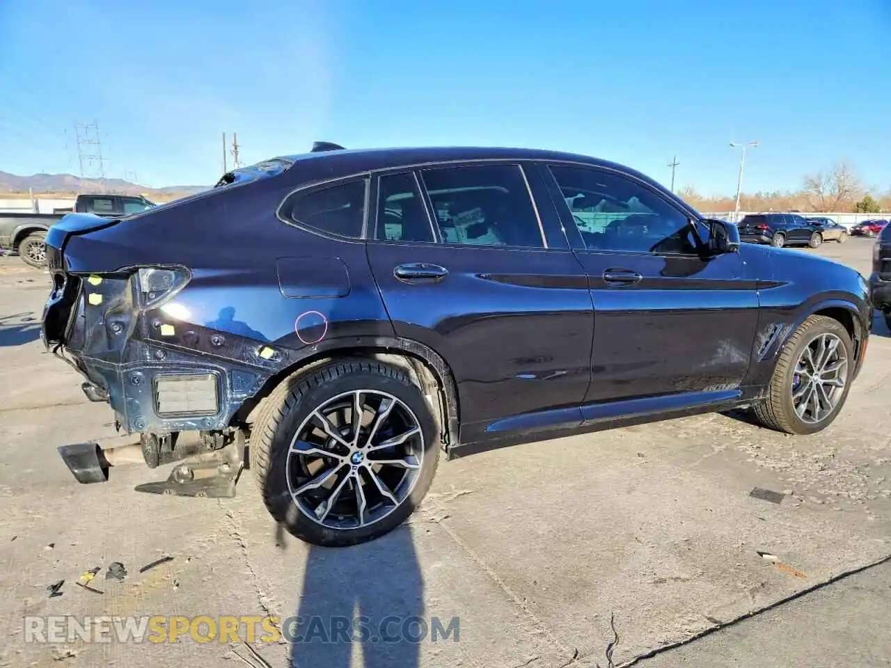 3 Photograph of a damaged car 5UX43DT08N9J25101 BMW X4 2022