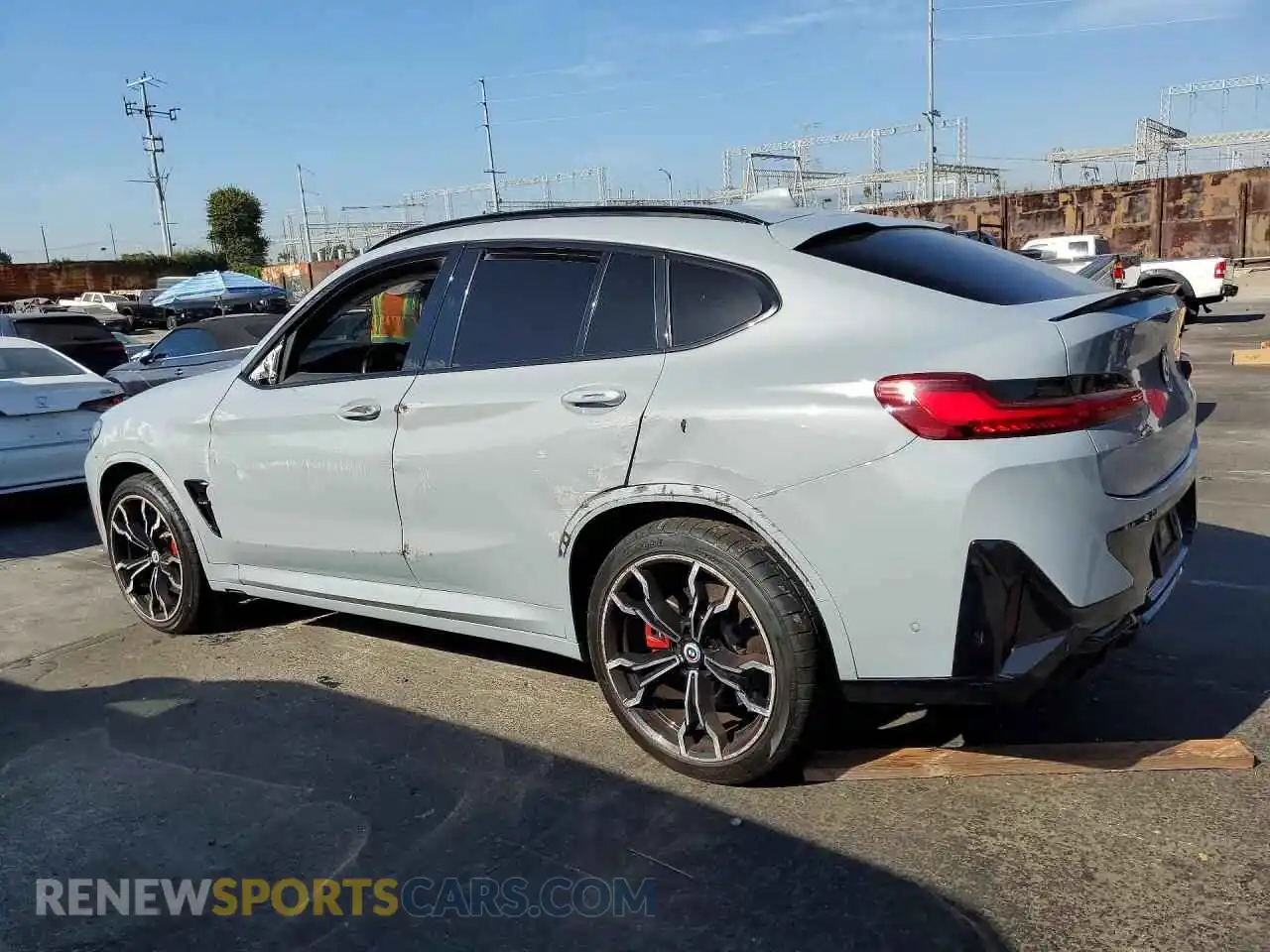 2 Photograph of a damaged car 5YM23EC03N9M71823 BMW X4 2022
