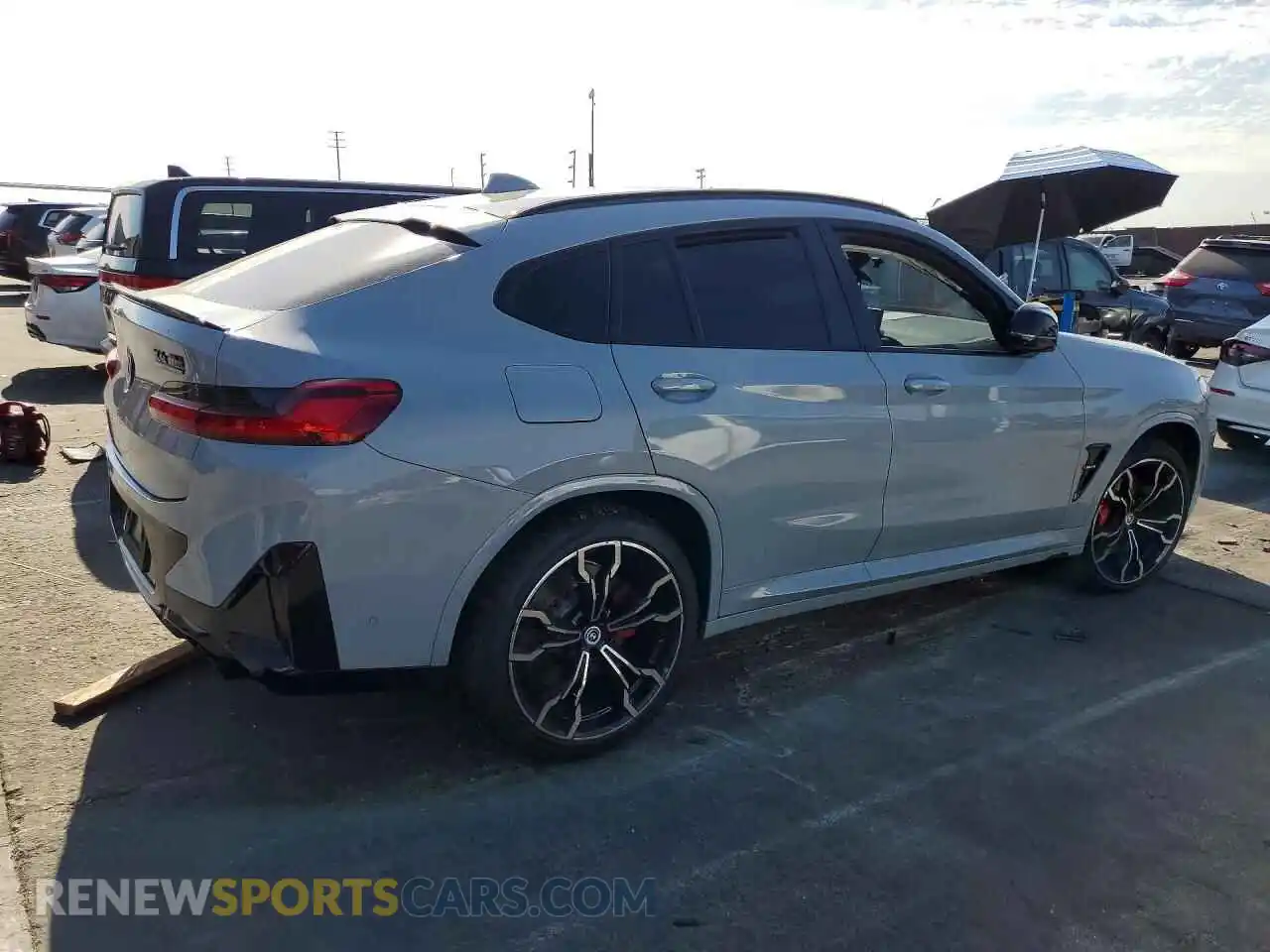 3 Photograph of a damaged car 5YM23EC03N9M71823 BMW X4 2022