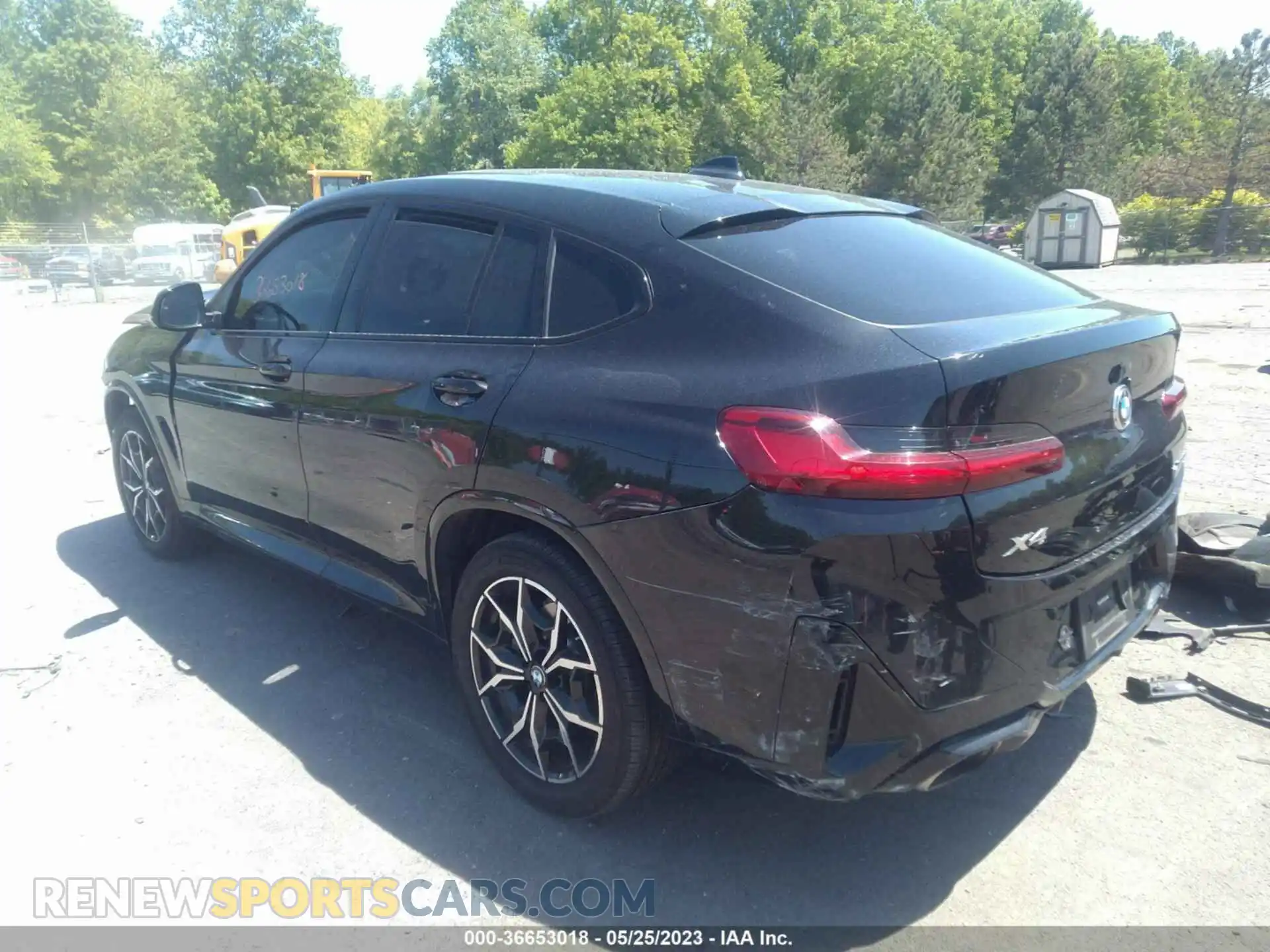 3 Photograph of a damaged car 5UX33DT00P9N53131 BMW X4 2023