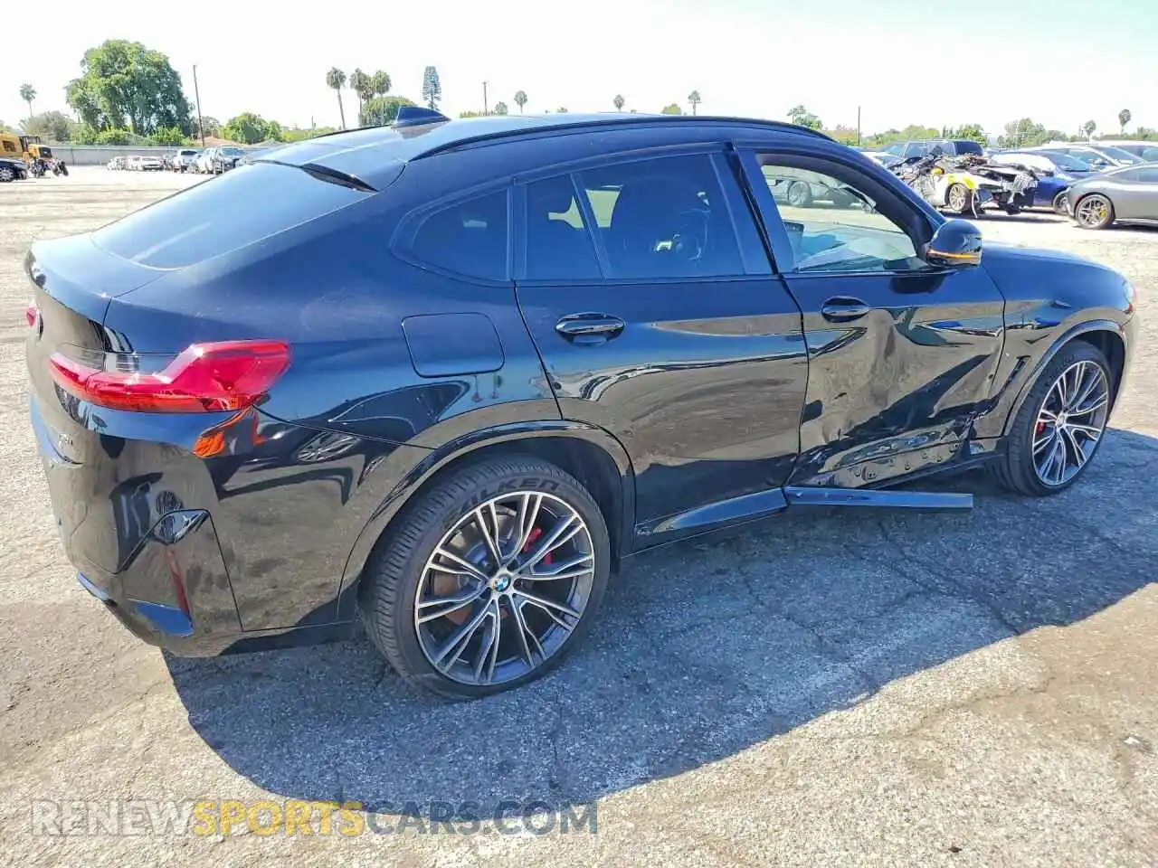 3 Photograph of a damaged car 5UX33DT00P9P58271 BMW X4 2023