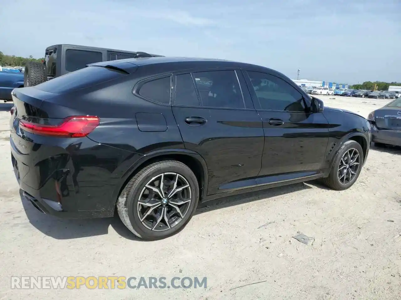 3 Photograph of a damaged car 5UX33DT01P9N72142 BMW X4 2023