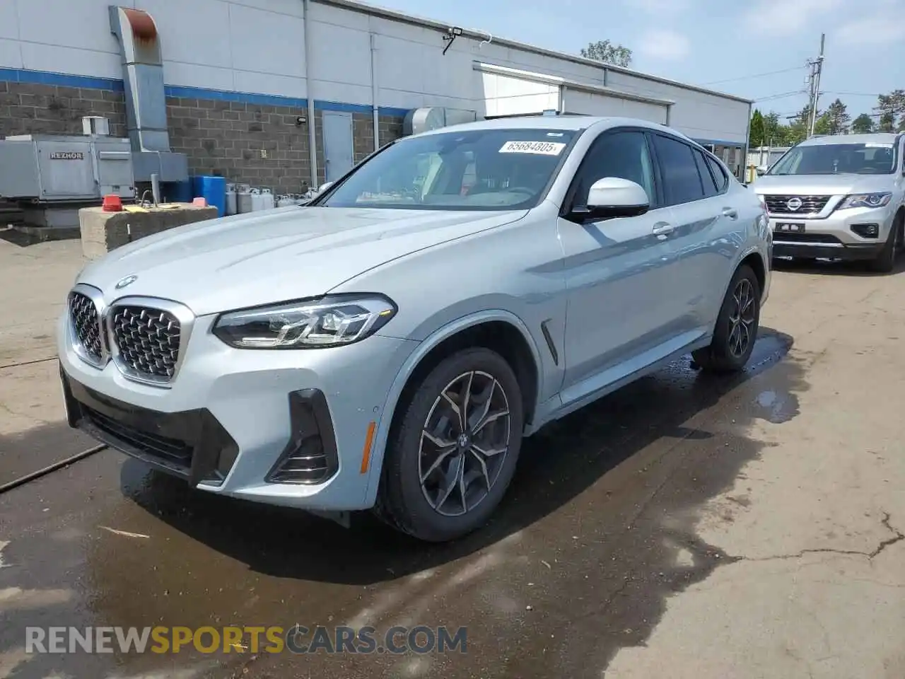 1 Photograph of a damaged car 5UX33DT02P9N66642 BMW X4 2023