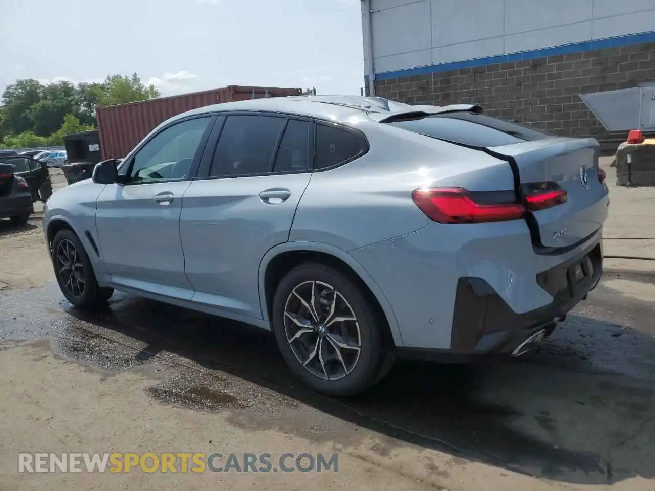 2 Photograph of a damaged car 5UX33DT02P9N66642 BMW X4 2023
