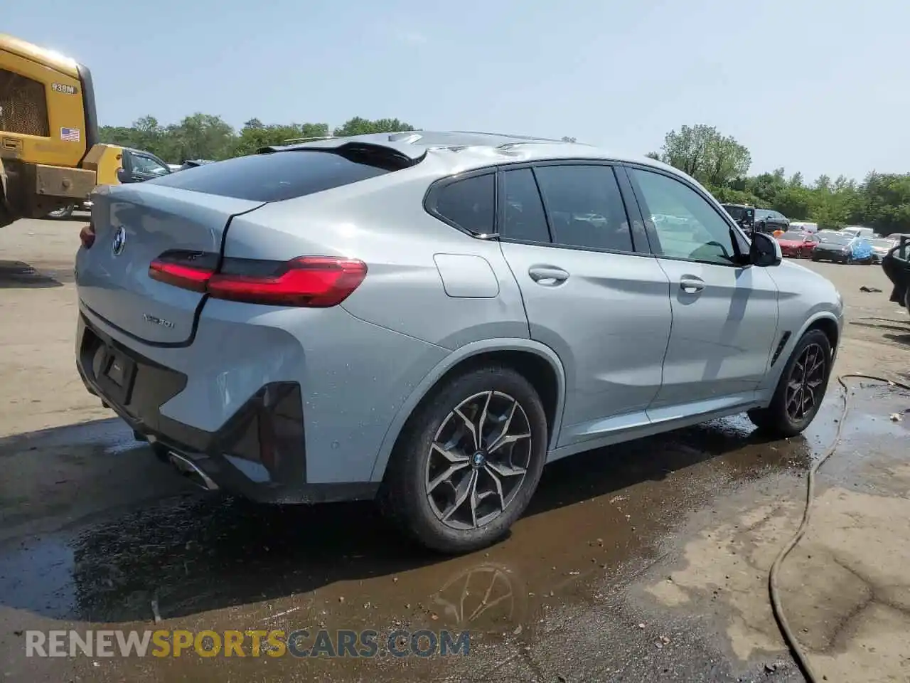 3 Photograph of a damaged car 5UX33DT02P9N66642 BMW X4 2023