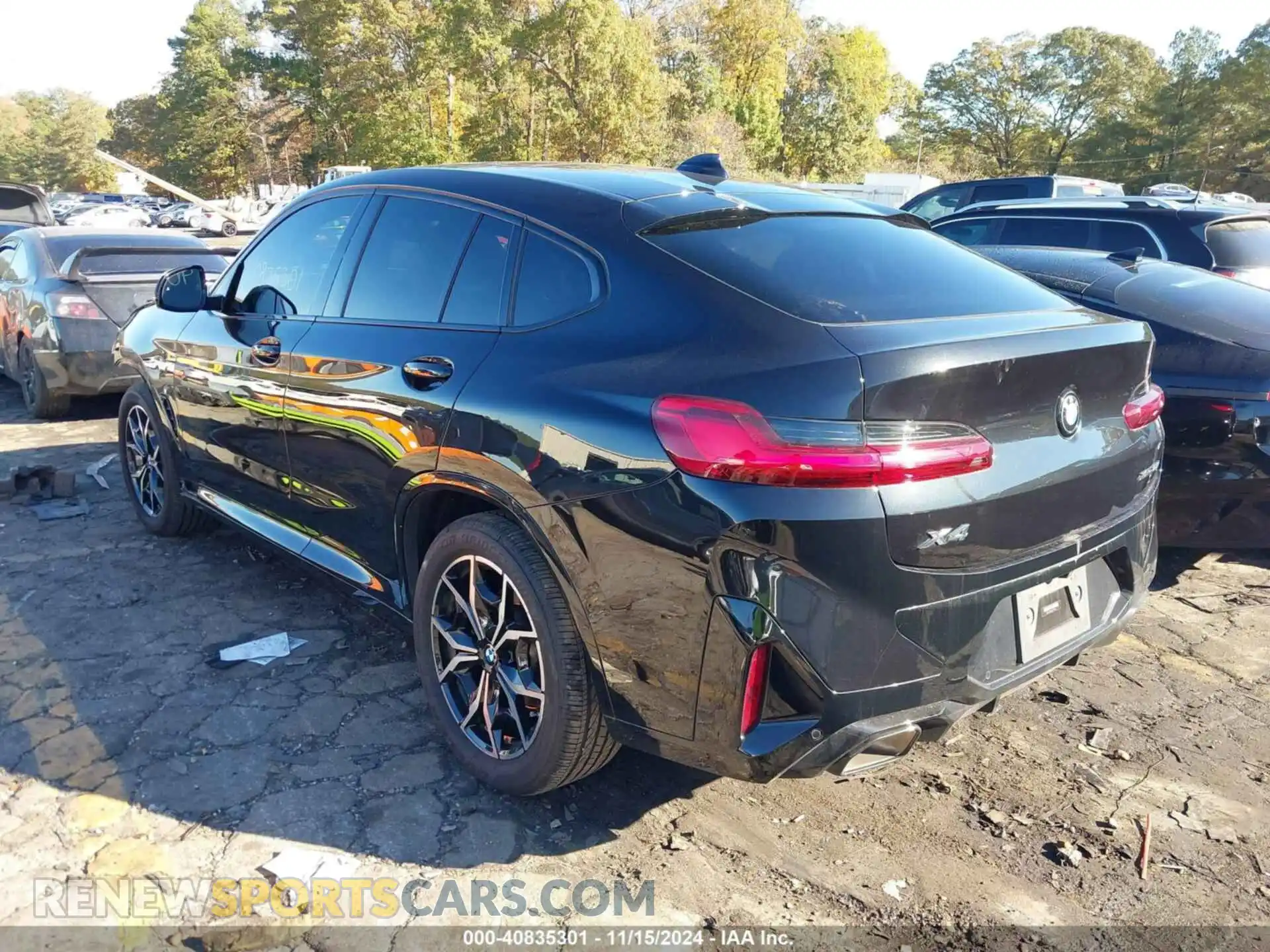 3 Photograph of a damaged car 5UX33DT02P9P71135 BMW X4 2023